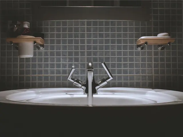 Lavabo et faïence de salle de bain